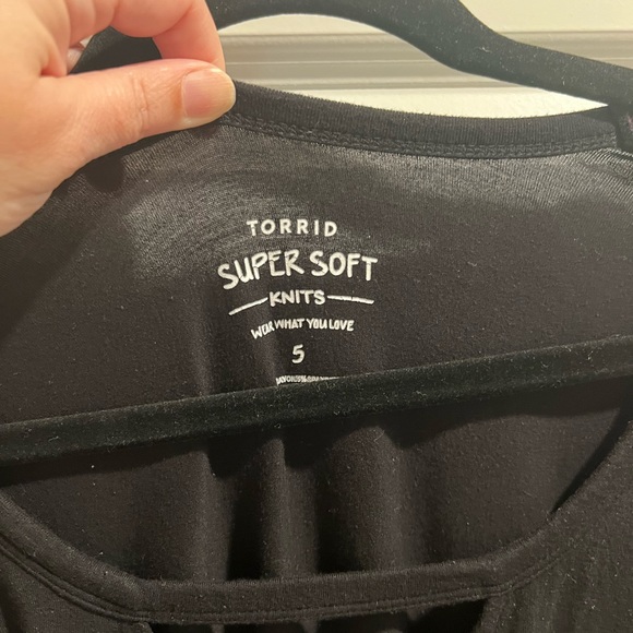 Torrid Size 5 Super Soft Knits Shirt with Floral Graphic! So cute & comfy! 🌺 - Picture 7 of 7